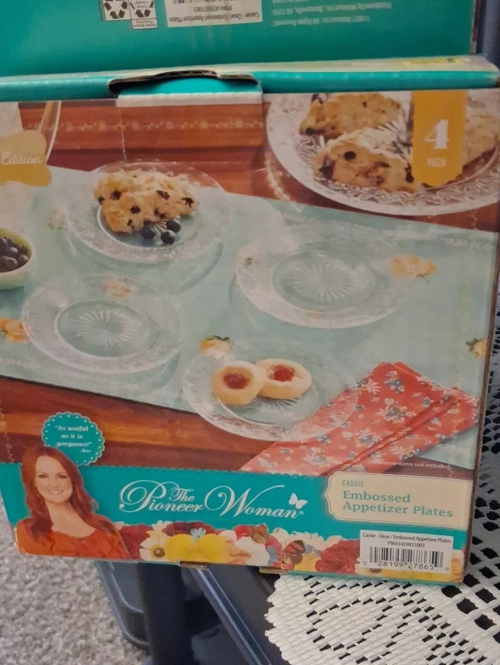 The Pioneer Woman Cassie Embossed Appetizer Plates Set of 4